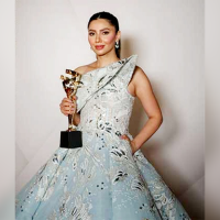 Mahira Khan shines at Dubai Emigala Awards