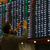 KSE-100 closes lower-258pts points on profit taking
