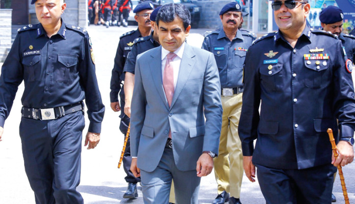 Home Secy Memon visits SSU Headquarters