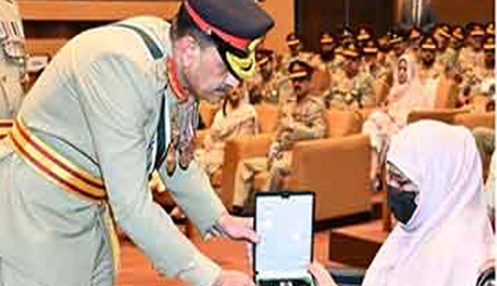 COAS Munir confers gallantry awards on Army personnel