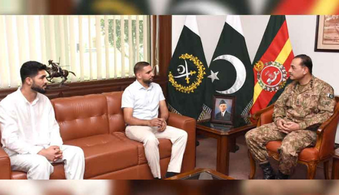 Boxer Amir Khan, martial arts champion Shahzaib Rind meet Army Chief