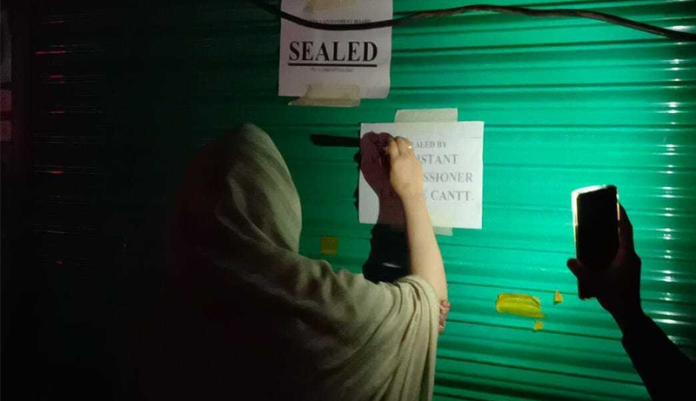 Authorities seal three naan/roti tandoors in Karachi