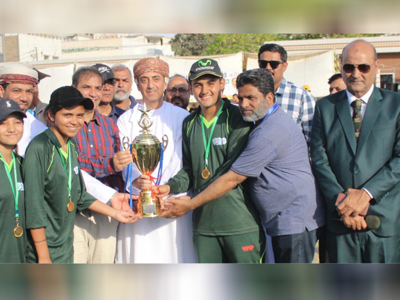 District Central wins ‘Karachi Games’ softball trophy
