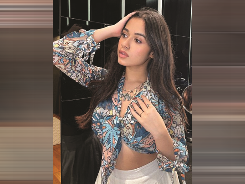 Jannat turns heads in stylish boho outfit
