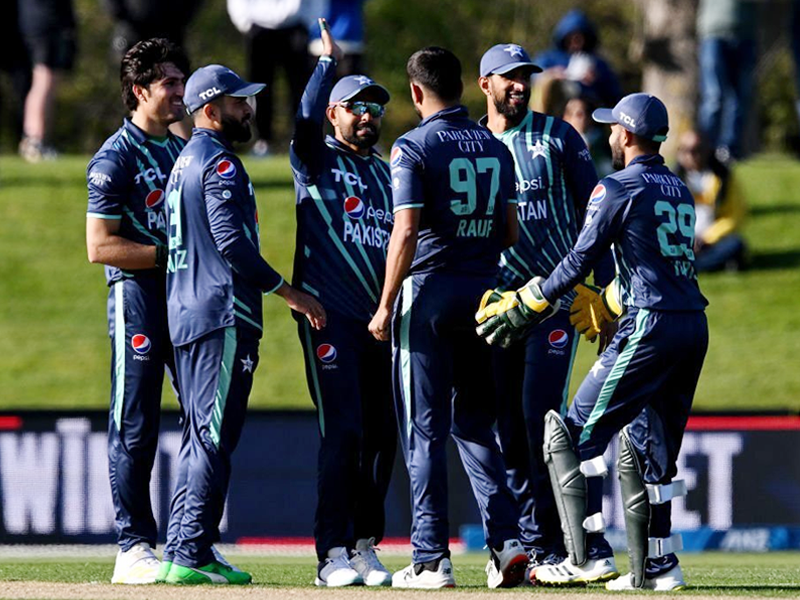 Pakistan beats Bangladesh in tri-series opener Pakistan beats Bangladesh in tri-series opener