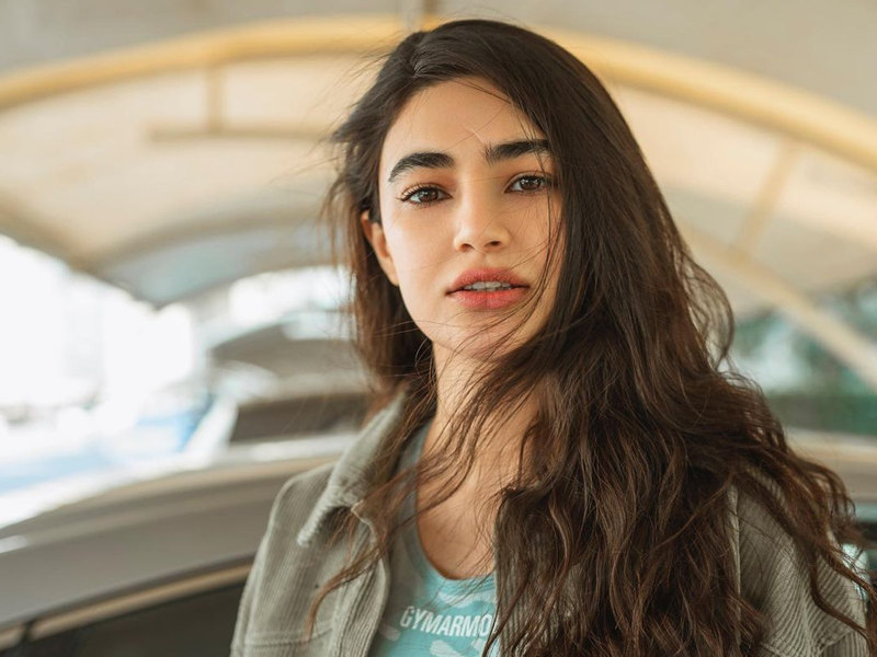 Tossing money at weddings: Saheefa Jabbar takes a dig at society’s flaw Tossing money at weddings: Saheefa Jabbar takes a dig at society’s flaw