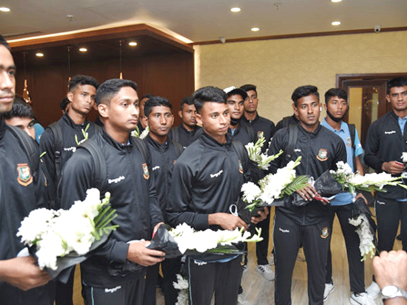 Jaffer accompanies as Bangladesh U-19 team reaches Pakistan