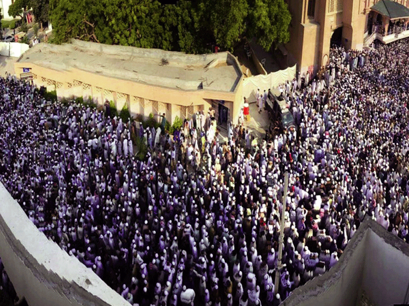 Funeral prayer of Mufti Rafi Usmani offered