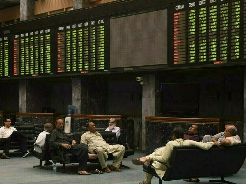 KSE-100 closes higher on late-session buying