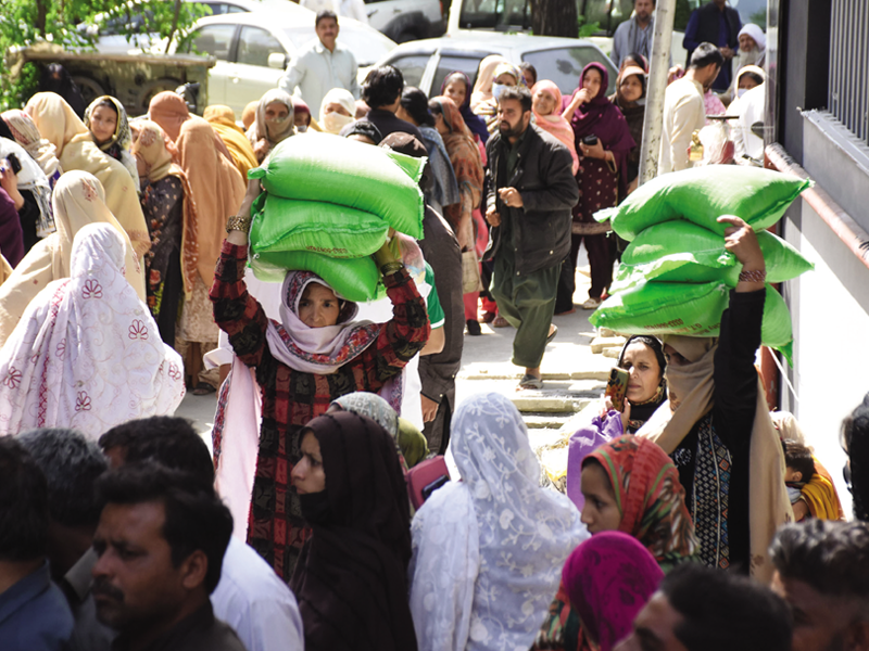 7 dead, 43 injured in stampede during distribution of free flour 7 dead, 43 injured in stampede during distribution of free flour