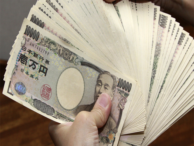Dollar strengthens as Yen remains weak