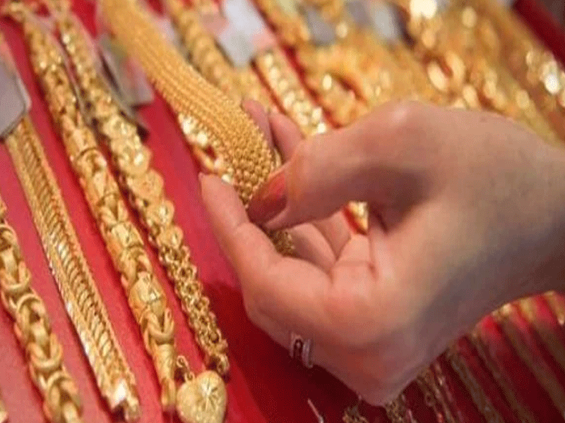 Gold registers minimal losses