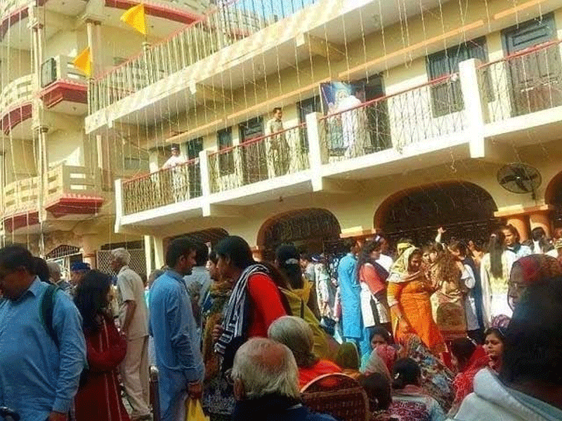 Pak HC issues visas to Hindu pilgrims for visit to Shadani Darbar Pak HC issues visas to Hindu pilgrims for visit to Shadani Darbar