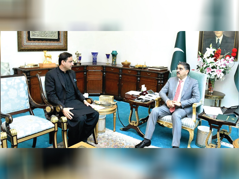 Caretaker PM meets Murtaza Wahab, vows to resolve Karachi’s issues