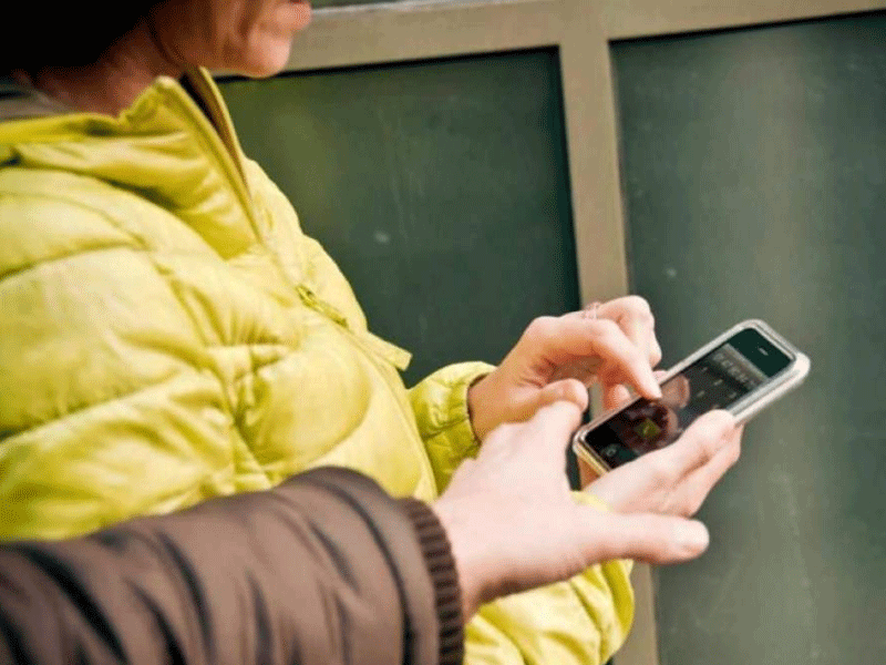 Thief returns stolen phone to blind muezzin Thief returns stolen phone to blind muezzin