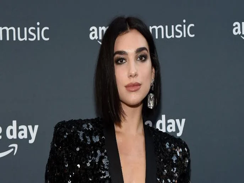 Dua Lipa stuns with bold new look Dua Lipa stuns with bold new look