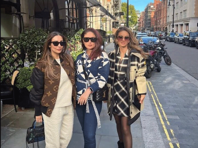 Kareena Kapoor visits ‘women she loves’ in London