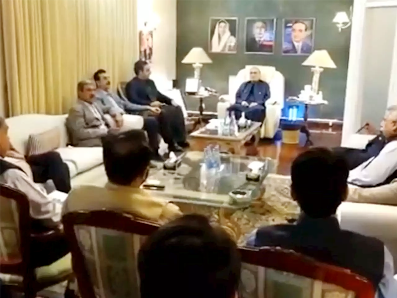 Former PTI, PML-N lawmakers from South Punjab join PPP