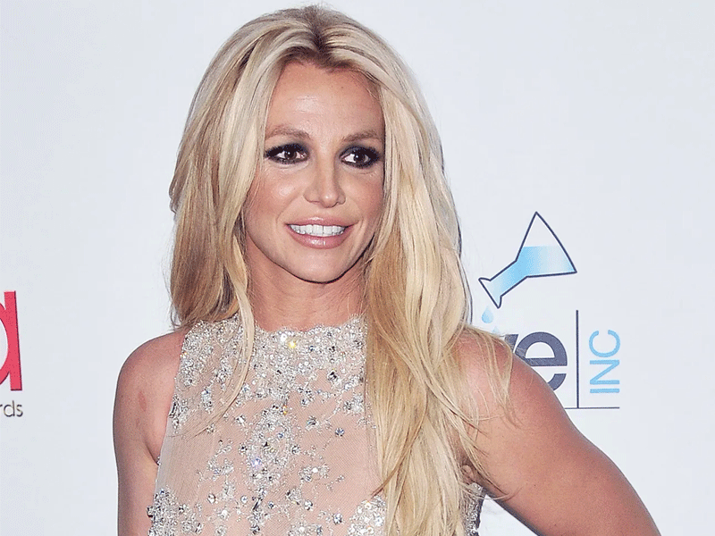Britney steps out with mystery man after ditching wedding ring Britney steps out with mystery man after ditching wedding ring