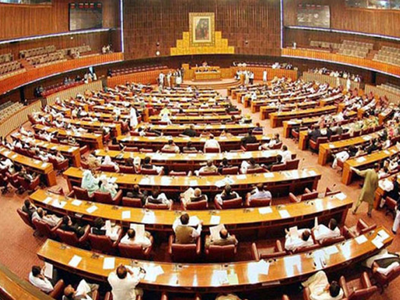 Reserved seat MNAs take oath amid SIC protest