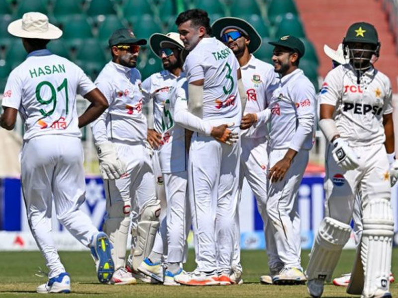 Pakistan lose two wickets after bundling Bangladesh for 262 Pakistan lose two wickets after bundling Bangladesh for 262