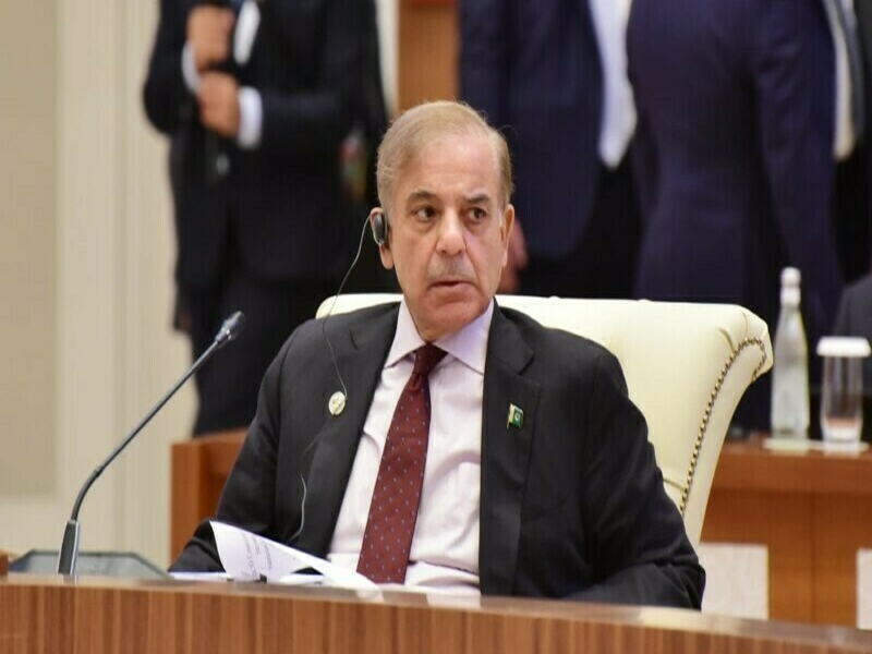 PM Shehbaz reaches Madina to pay respect at Roza-e-Rasool (PBUH) PM Shehbaz reaches Madina to pay respect at Roza-e-Rasool (PBUH)