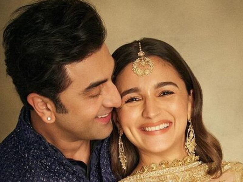 Alia marks 2nd wedding anniversary with Ranbir Alia marks 2nd wedding anniversary with Ranbir