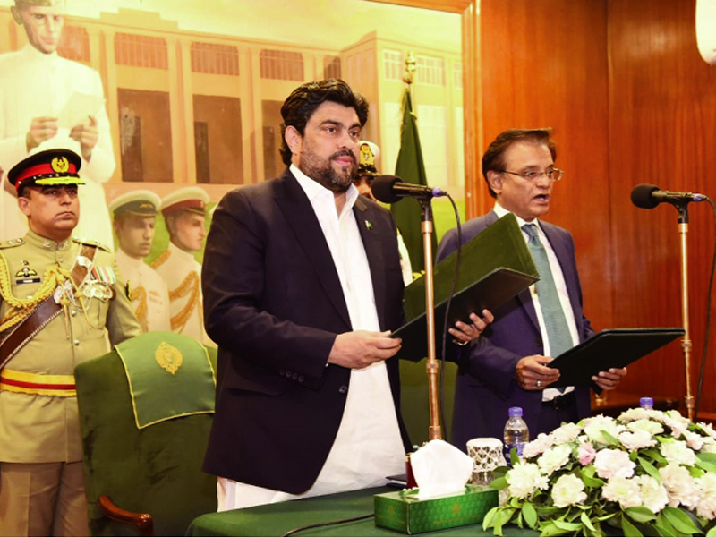 Gov Tessori administers oath to Chief Ombudsman Sindh