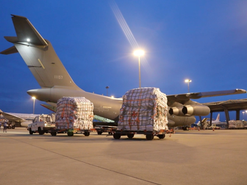 Two Chinese planes carrying flood relief goods reach Karachi Two Chinese planes carrying flood relief goods reach Karachi