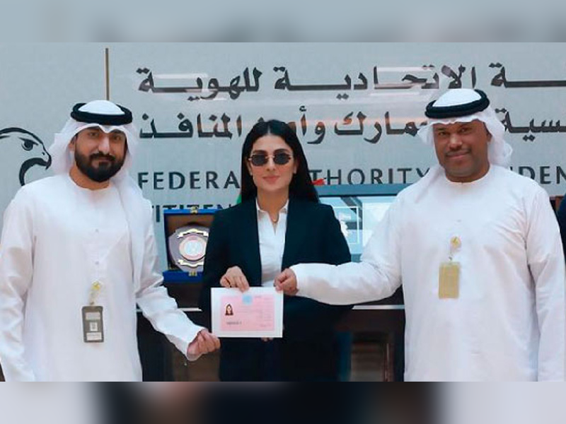 Ayeza gets golden visa of UAE