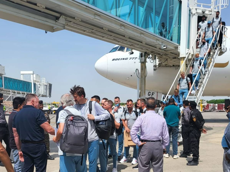 England cricket team arrives in Karachi for T20Is England cricket team arrives in Karachi for T20Is