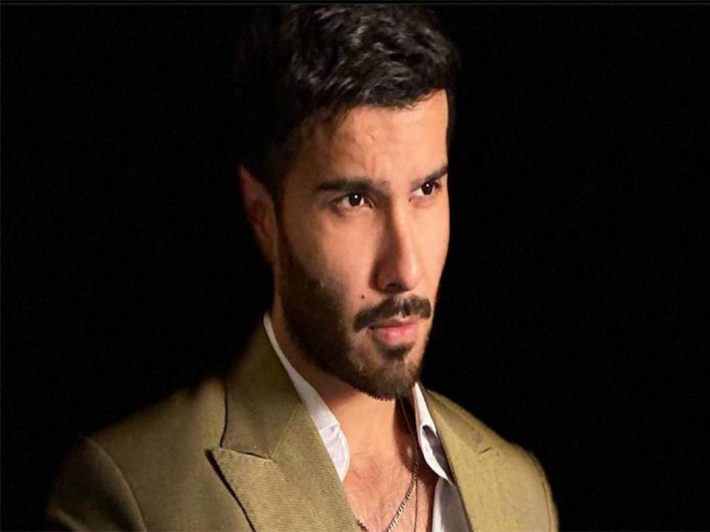 Feroze Khan criticized for taking young son to intense boxing match