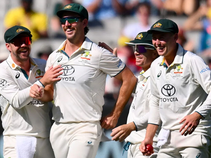 Australia in command as Pakistan lose six wickets on second day of Boxing Day test