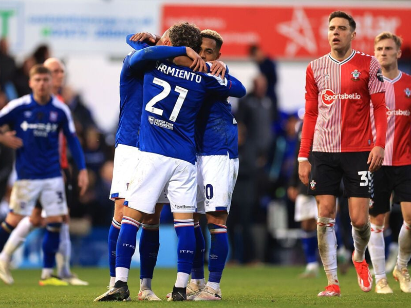Tight at the top as Ipswich lead Championship Tight at the top as Ipswich lead Championship