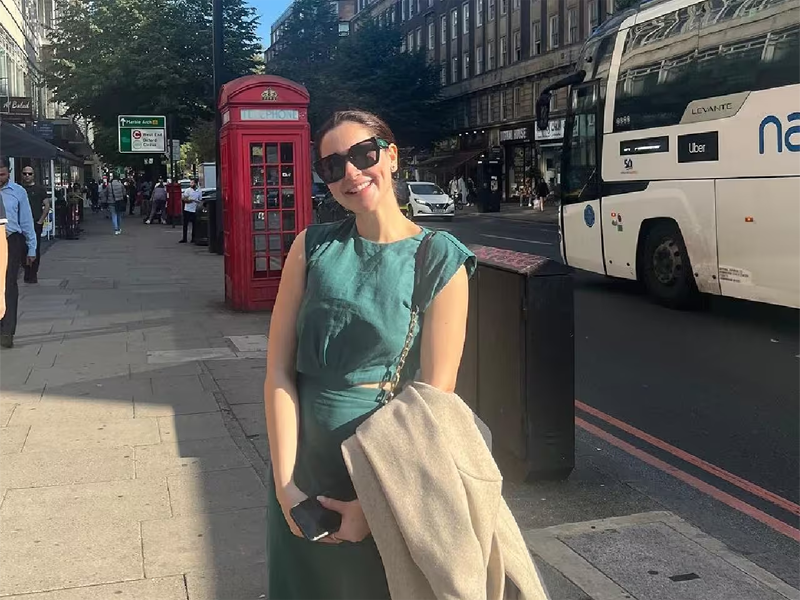 Hania shares pictures from vacation in London Hania shares pictures from vacation in London
