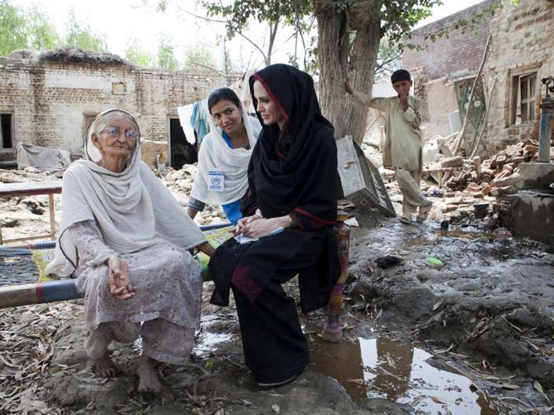 Angelina Jolie visits flood-hit areas in Pakistan Angelina Jolie visits flood-hit areas in Pakistan
