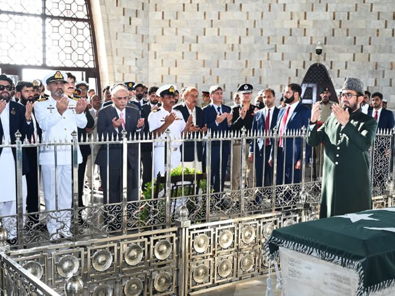 President pays visit to Mazar-e-Quaid