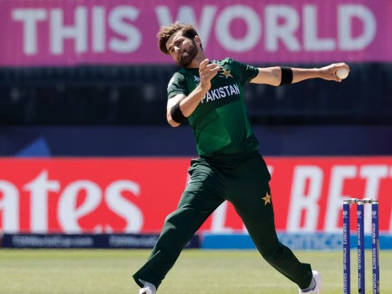 Shaheen Afridi makes history by launching Manchester United kit Shaheen Afridi makes history by launching Manchester United kit