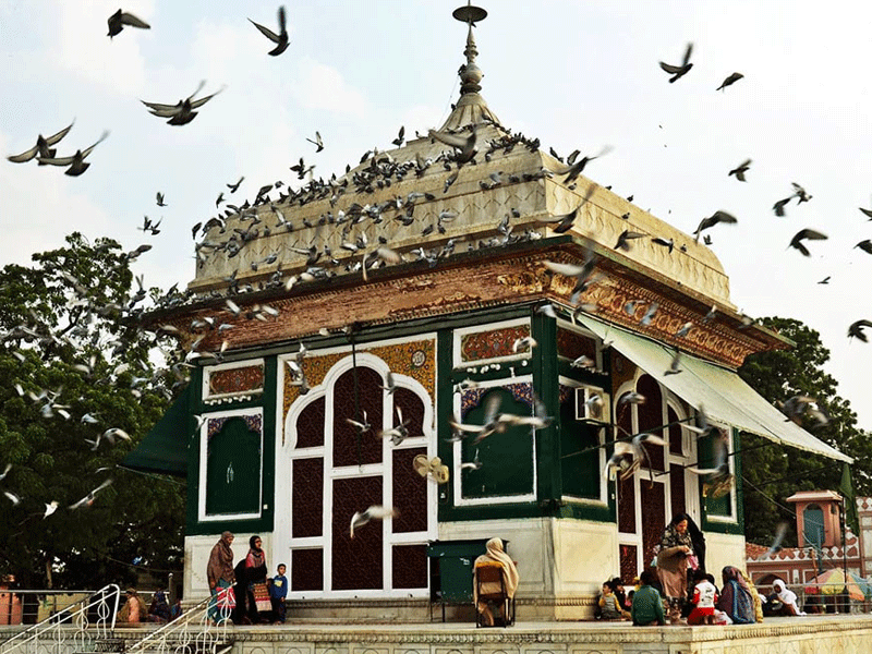 Three Famous Shrines in India Three Famous Shrines in India