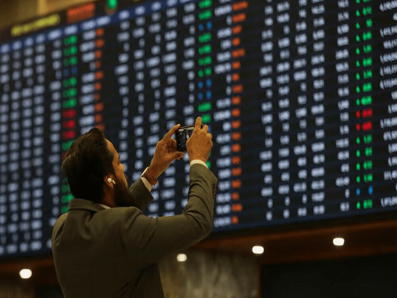 KSE-100 falls as profit-taking kicks in