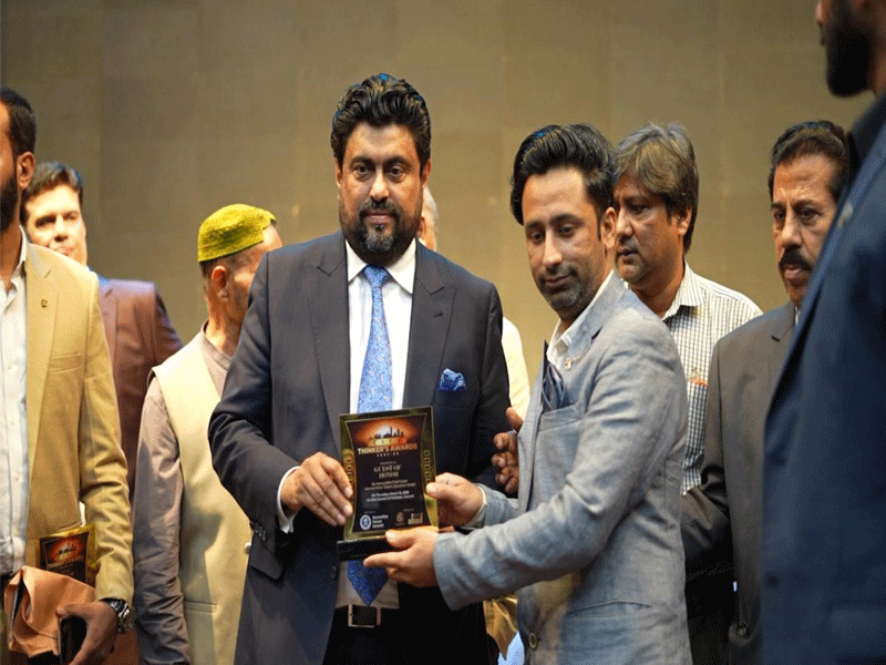Social activist Adil Mehmood receives ‘City Thinker’s Award’ on Pakistan Day event