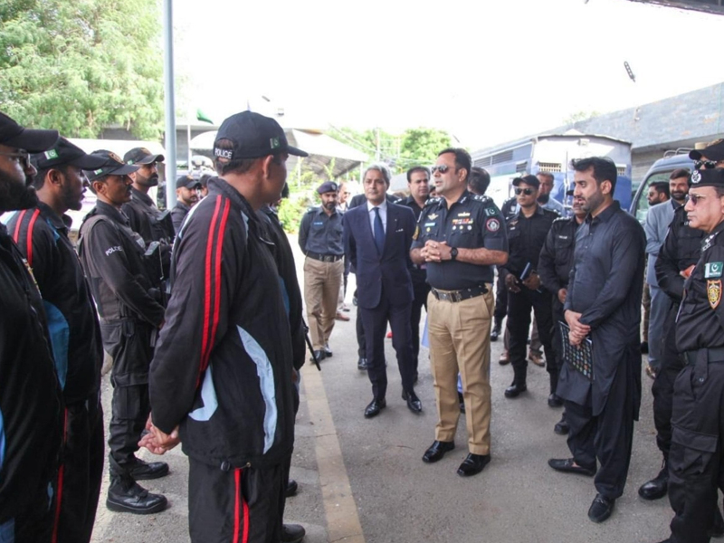 Sindh police using all resources to help flood victims: DIG
