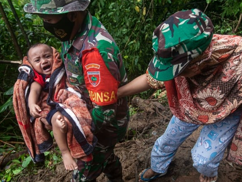 Hundreds evacuated in west Indonesia after magnitude 6.1 earthquake Hundreds evacuated in west Indonesia after magnitude 6.1 earthquake