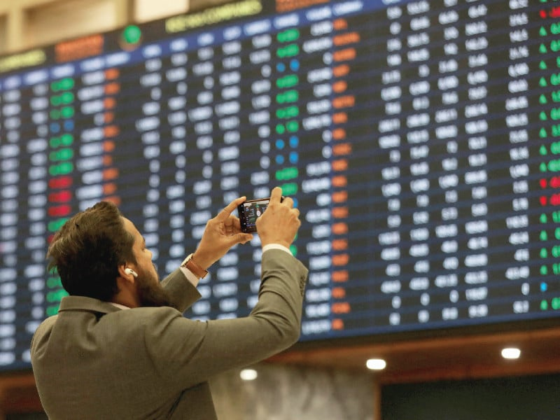KSE-100 index creates history, crosses 100,000 mark KSE-100 index creates history, crosses 100,000 mark