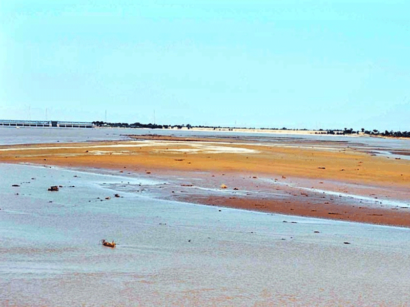 Father throws daughter into Indus River Father throws daughter into Indus River
