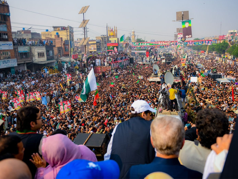 Islamabad's Red Zone stretches out amid PTI long march 'threat' Islamabad's Red Zone stretches out amid PTI long march 'threat'
