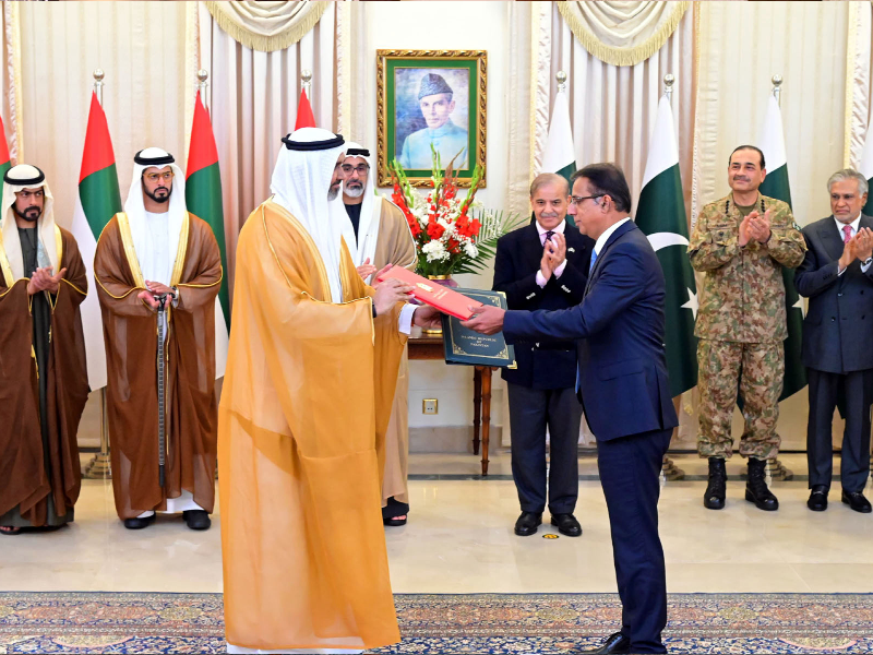 Pakistan-UAE sign five pacts of cooperation in banking, mining