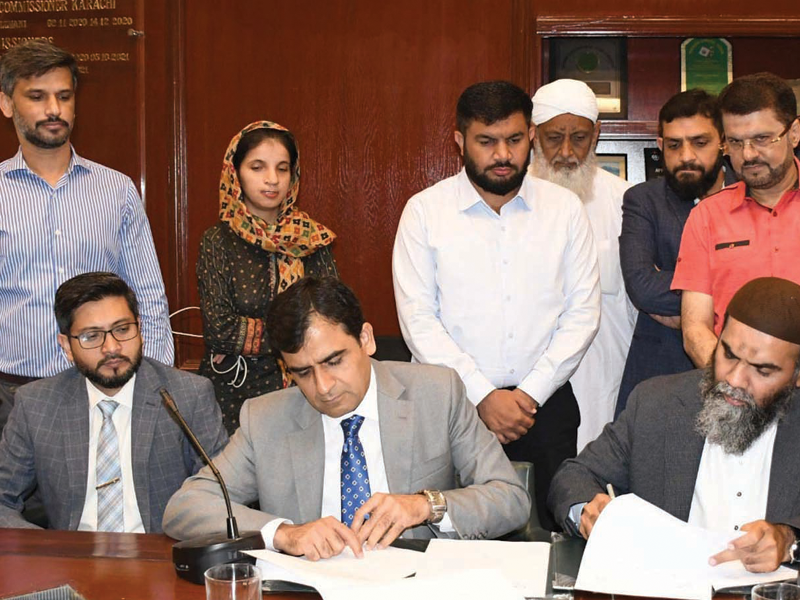 Commissioner Karachi, FRGF ink accord to control malaria, dengue cases Commissioner Karachi, FRGF ink accord to control malaria, dengue cases