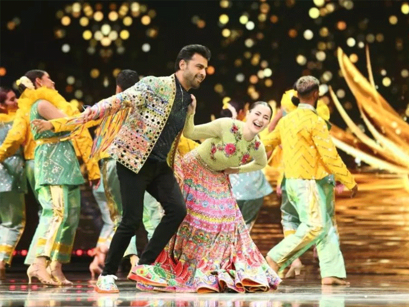 Farhan Saeed, Hania Aamir dazzle fans with latest dance performance