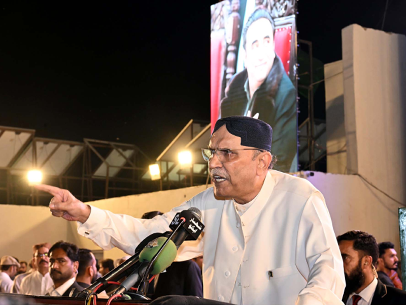 President Zardari blames bureaucracy for Pakistan's perceived poverty